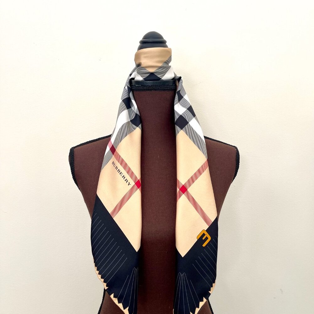 NWT Burberry Scarf House Check Beige Black Border Silk Scarf Wrap - Picture 13 of 16
